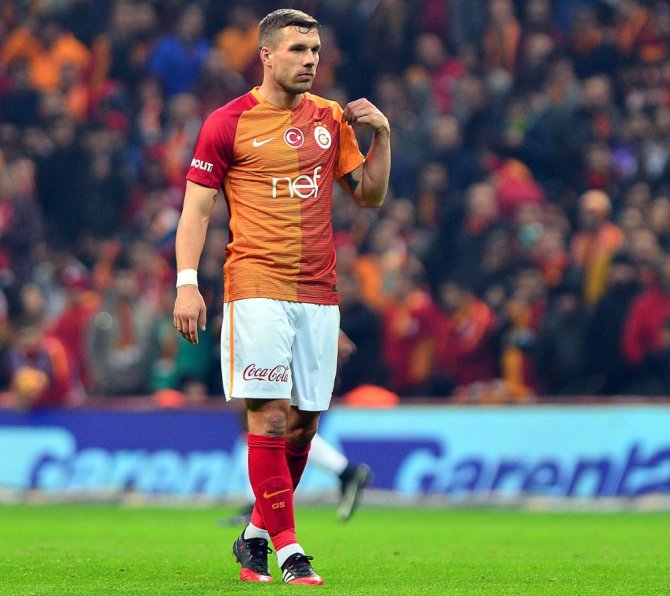 Podolski Veda Ediyor