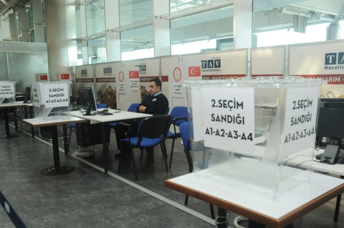 Atatürk Havalimanına Oy Sandıkları Kondu
