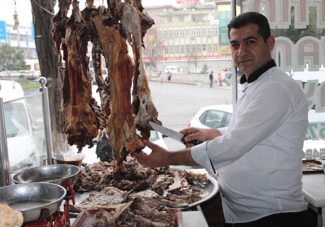 Bir Asırdır Vazgeçilmeyen Lezzet: Büryan Kebabı
