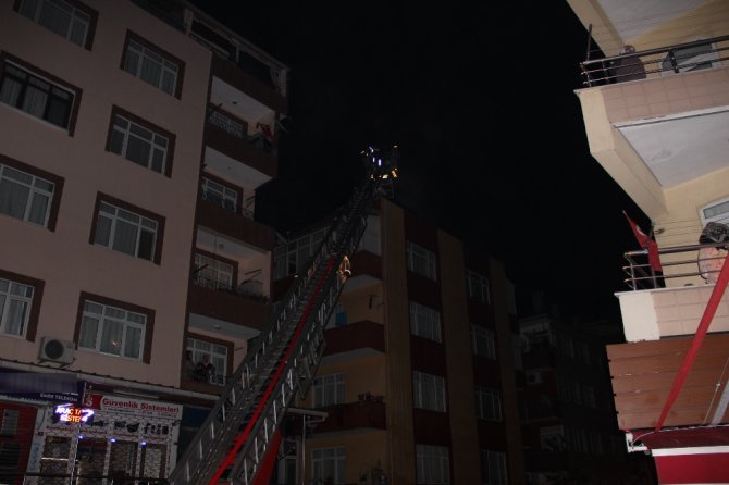 İstanbul’da Çatı Yangını Korkuttu