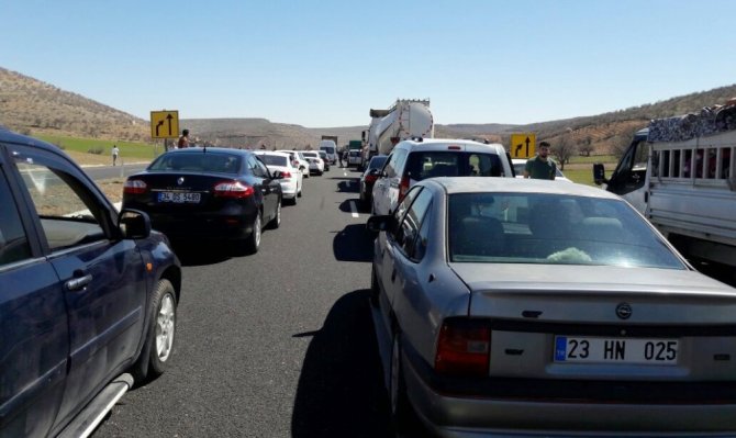 Diyarbakır-mardin Yolu Kapatıldı: Jandarma Arama Yapıyor