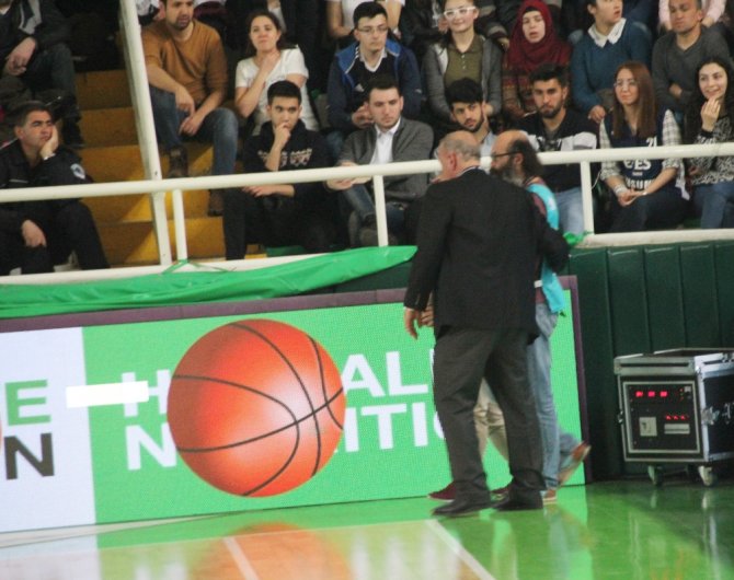 Giresun’da Basketbol Maçında ’Yeşil Alan’ Krizi