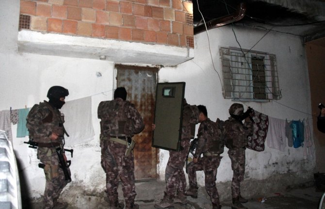 Mersin’de 245 Polisle Şafak Operasyonu