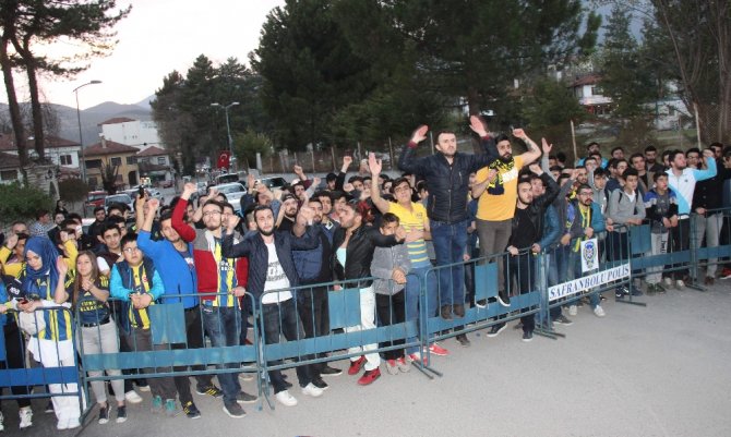 Fenerbahçe’ye Protestolu Karşılama