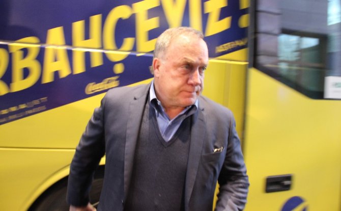 Fenerbahçe’ye Protestolu Karşılama