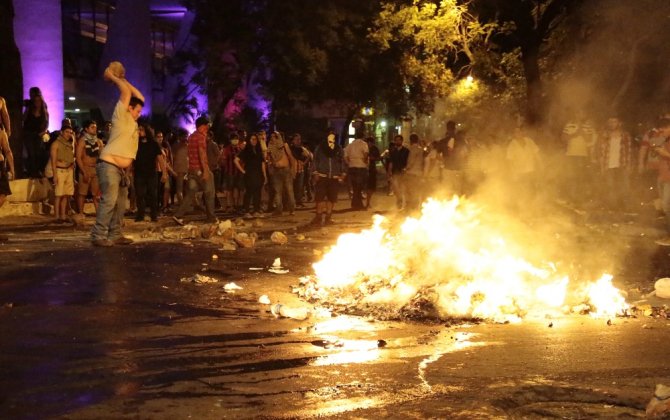 Paraguay’da Kongre Binası Ateşe Verildi
