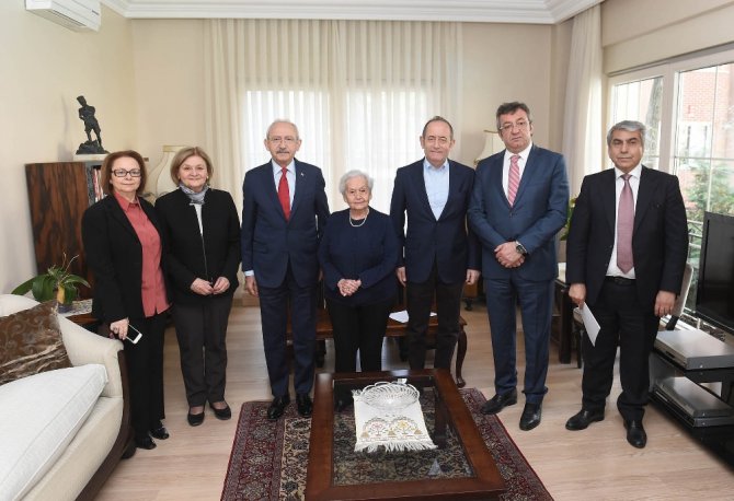 Kılıçdaroğlu, Celal Bayar’ın Kızı Nilüfer Gürsoy’u Ziyaret Etti