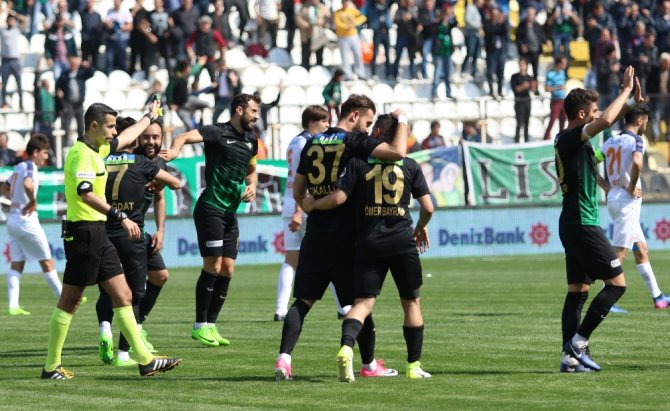 Başakşehir Yara Aldı