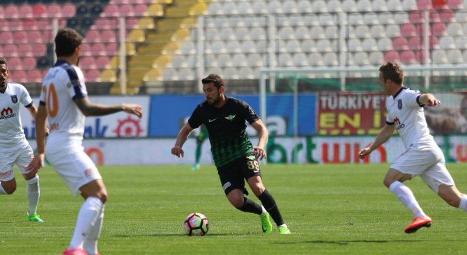 Başakşehir Yara Aldı