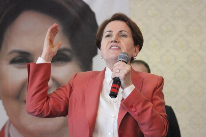 Boş Salona Seslendi