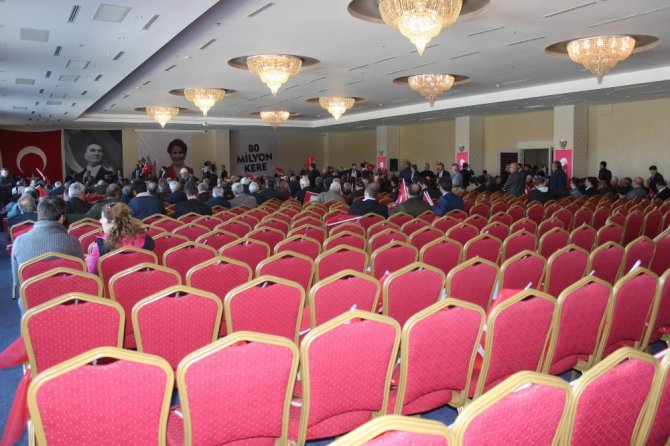 Boş Salona Seslendi