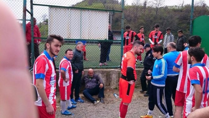 Amatör Maçta Olay: Antrenör Darp Edildi