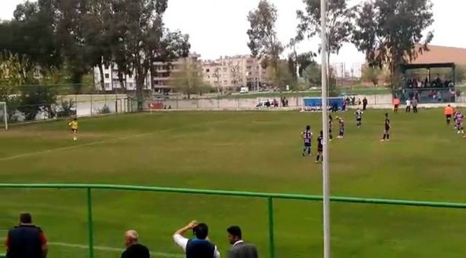 Futbol Sahalarında Görülmemiş Olay!