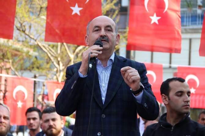 Müezzinoğlu: Atatürk’ün Gölgesine Yan Gelip Yatarak Bu İş Olmaz