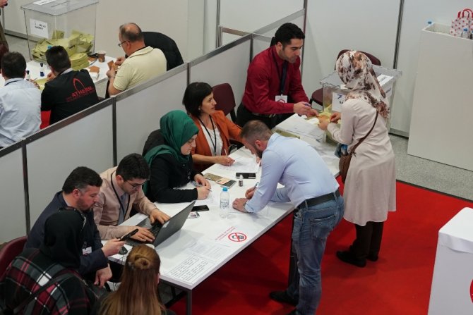 Türk Seçmenlerden Almanya’da Referandum Kuyruğu
