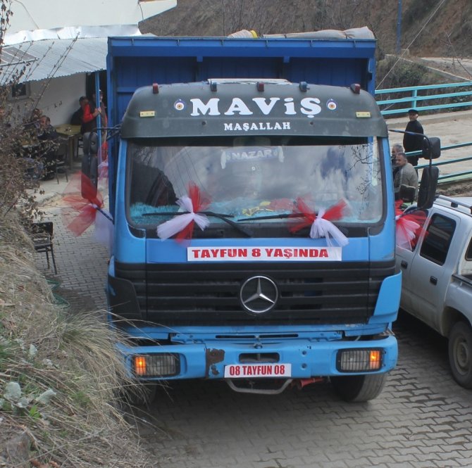 Şampiyon Boğasının Doğum Gününü Kutladı