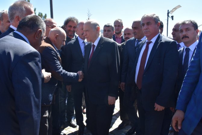 Bahçeli Ülkücü Şehitler Anıtını Ziyaret Etti