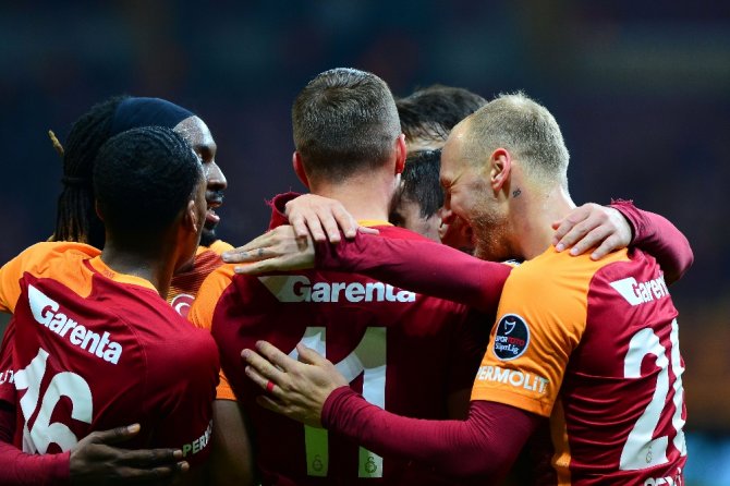Aslan ’Farklı’ Kükredi