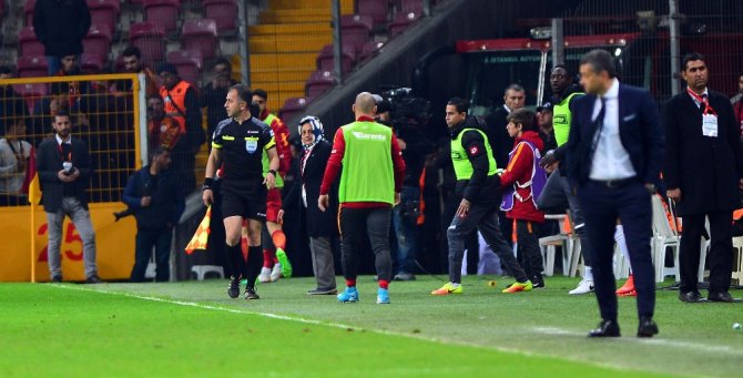 Türkiye’nin İlk Kadın Saha Komiseri Tt Arena’da Görevdeydi