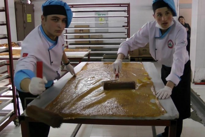 Geleceğin Pestil-köme Üreticileri İşbaşında