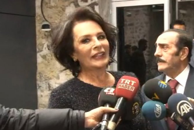 Başbakan Sanatçılarla Sorunlarını Ve Referandumu Konuştu