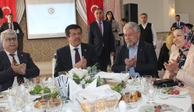 "2016 Yılında 8 Milyon Turist, 7 Milyar Dolar Kaybımız Oldu"