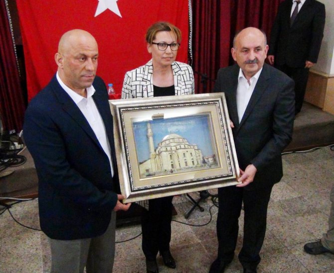 “Cumhur Yücelirse, Cumhuriyet Büyür, Yücelir”