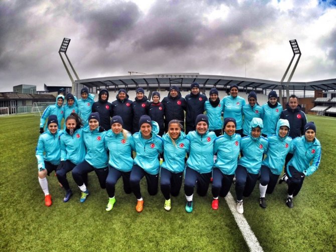 A Milli Kadın Futbol Takımı, Karadağ’ı Ezdi Geçti