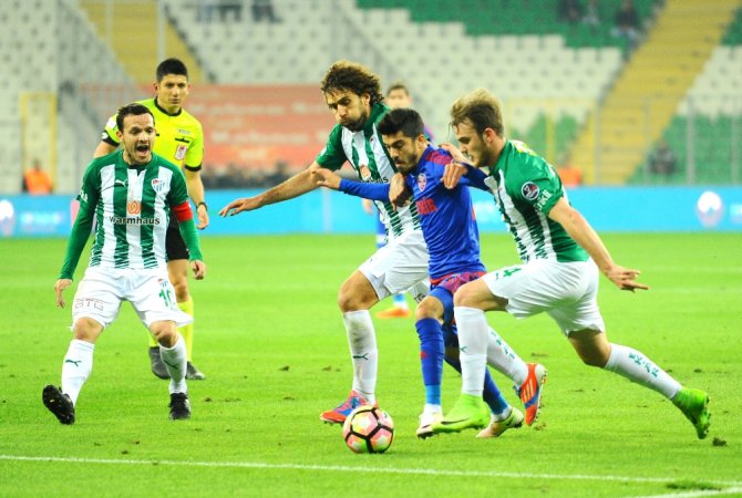 İlk Yarı Sessiz Bitti