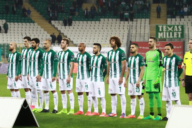İlk Yarı Sessiz Bitti