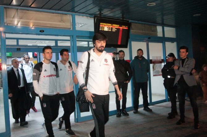 Beşiktaş’a Trabzon’da Çiçekli Karşılama
