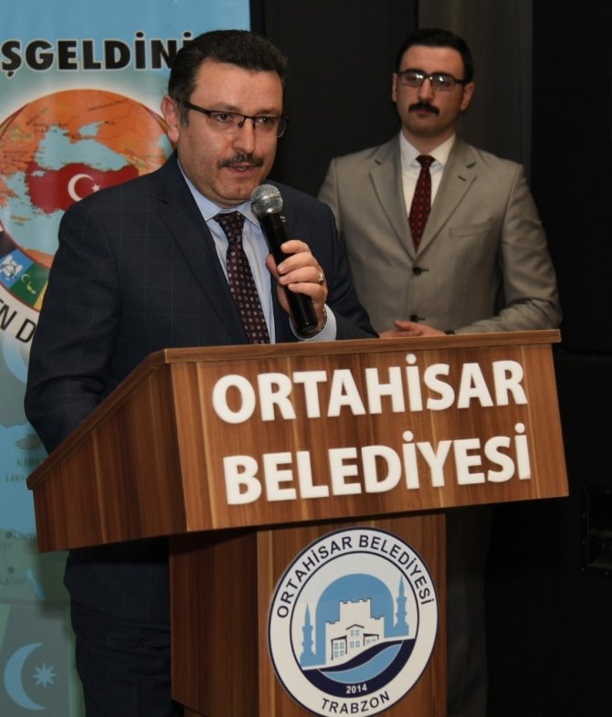 Trabzon’da ’Anayasa Değişikliği Ve Cumhurbaşkanlığı Hükümet Sistemi’ Konulu Konferans Düzenlendi