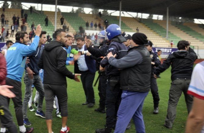 Polis-taraftar Gerginliği: 8 Gözaltı
