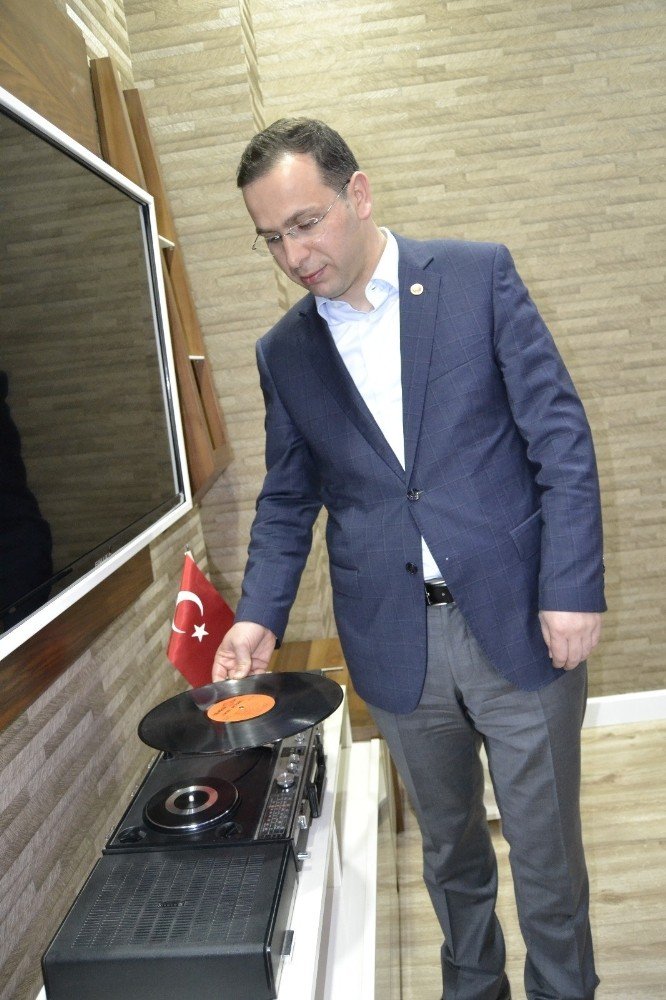 Ak Partili Cora “Hep Aynı Plak Dönüyor”