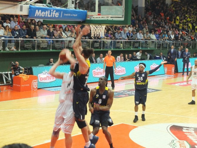 Fenerbahçe Banvit’e Şans Tanımadı!