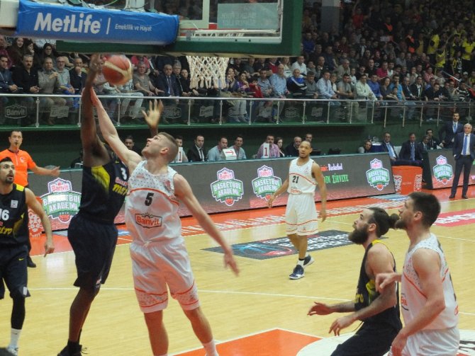 Fenerbahçe Banvit’e Şans Tanımadı!
