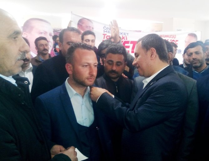 Partilerinden İstifa Edip Ak Parti’ye Katıldılar