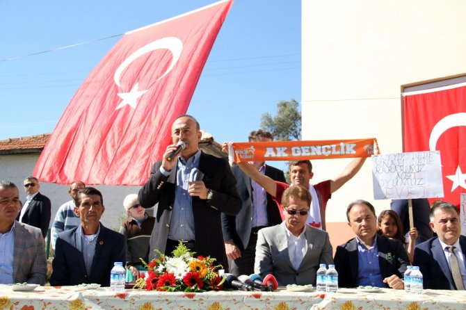 Bakan Çavuşoğlu’ndan Rabia Ve Bozkurt İşareti