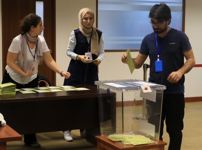 Referandum İçin Bin 600 Kilometre Katettiler