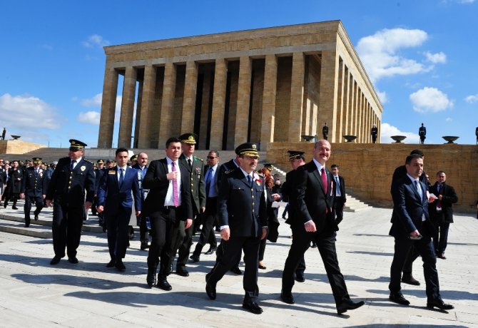 Bakan Soylu’dan Anıtkabir’e Ziyaret
