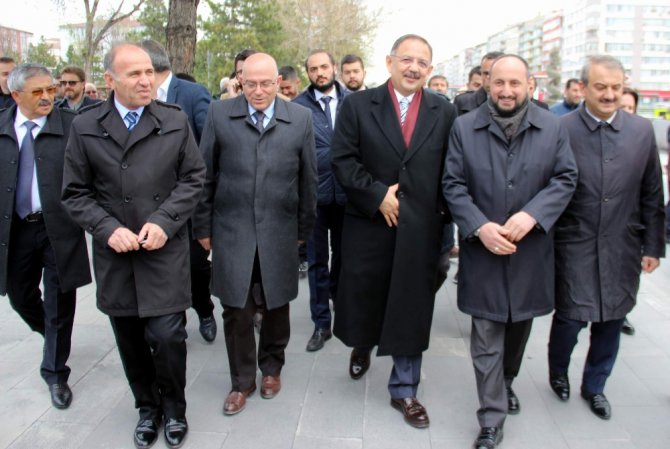 Bakan Esnaf Ziyaretinde Balık Yedi