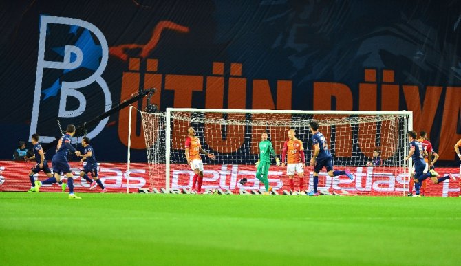 Başakşehir Galatasaray’ı Bozguna Uğrattı
