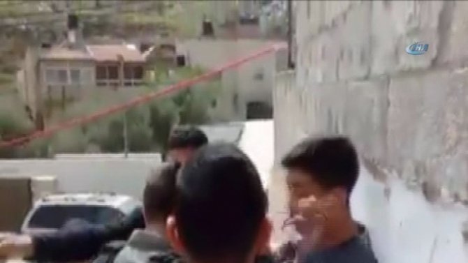 İsrail Askerleri Filistinli 2 Çocuğu Gözaltına Aldı