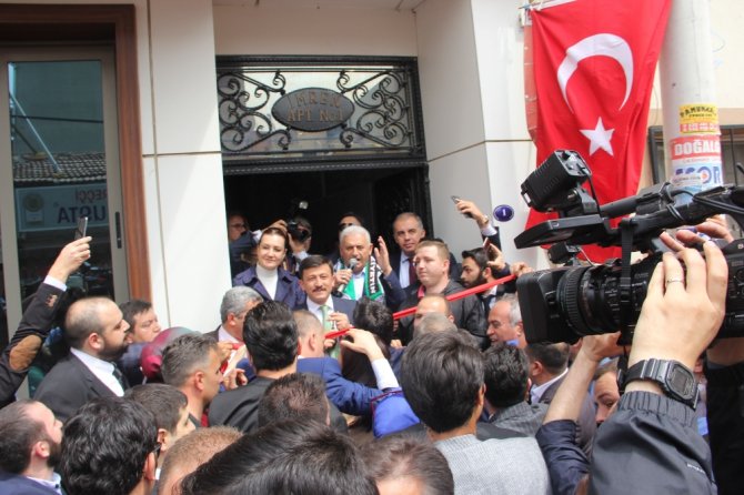 Vatandaşlarla Bir Araya Geldi, Açılış Yaptı