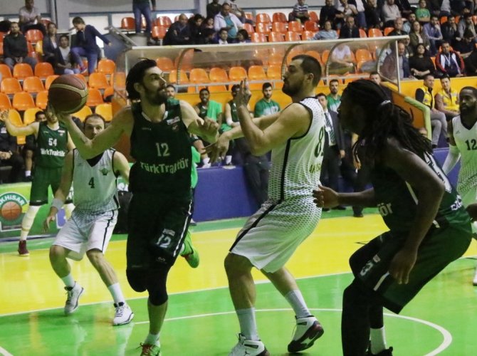 Akhisar Belediyespor Evinde Lidere Boyun Eğdi