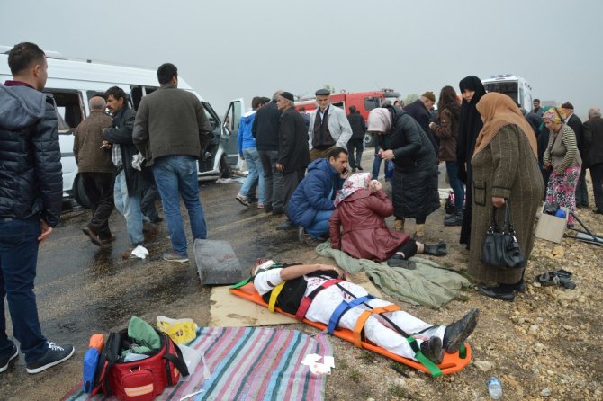 Hatalı Sollama Kaza Getirdi: 16 Yaralı