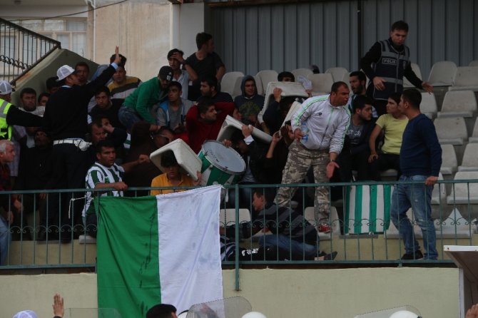 Amatör Maçta Ortalık Karıştı: Bir Futbolcu Yaralandı