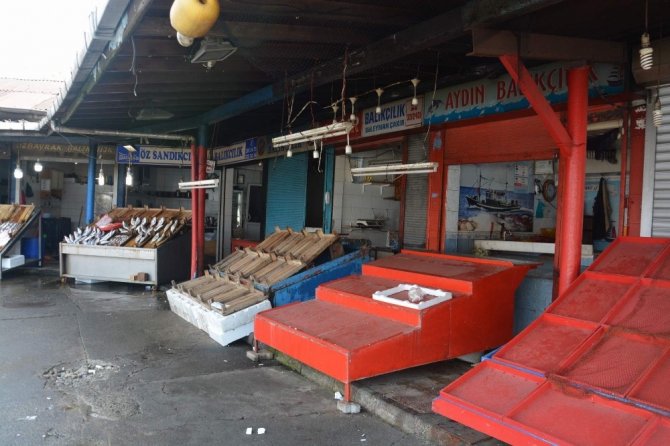 Denizlerde Av Yasağı Başladı, Kültür Balıkları Tezgahlardaki Yerini Aldı