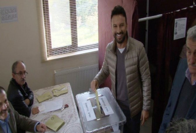 Megastar Tarkan Oyunu Kullandı