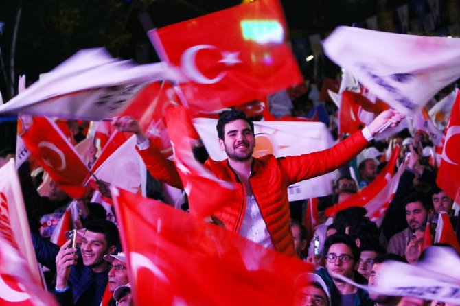 Ak Partililer Başbakan’ı Bekliyor